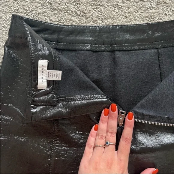 TOPSHOP Black Shiny PVC Fitted Mini Skirt with Front Zip - Picture 9 of 12